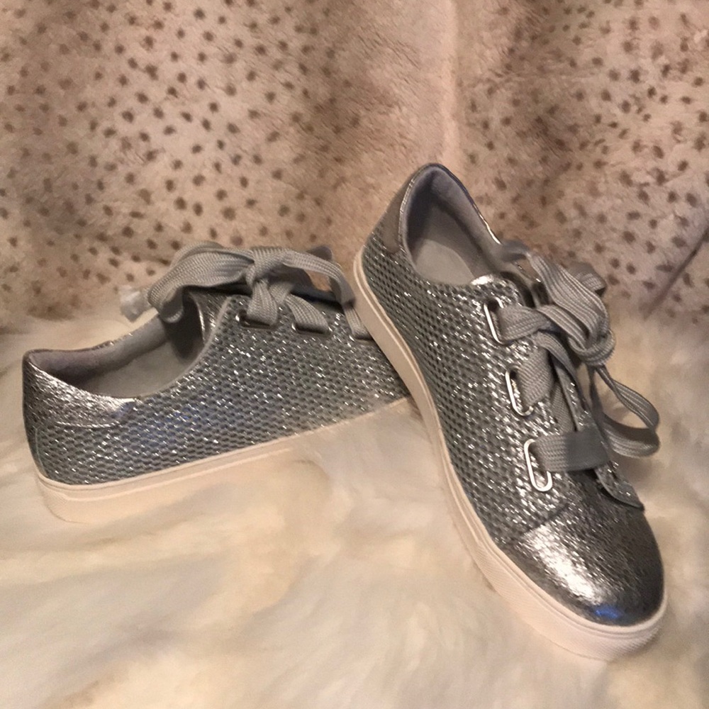 Fabulous tennis shoes